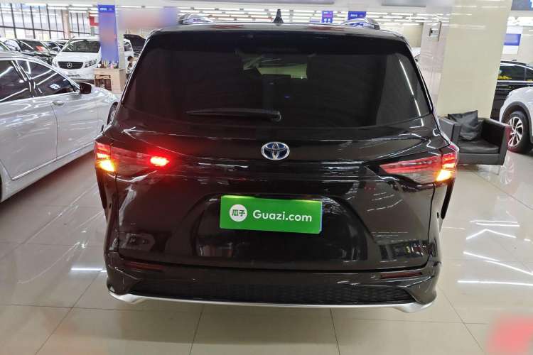 Used Toyota Granvia 2022 2.5L Hybrid Premium Edition
