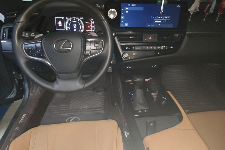 Used Lexus ES 2023 260 Excellence Edition
