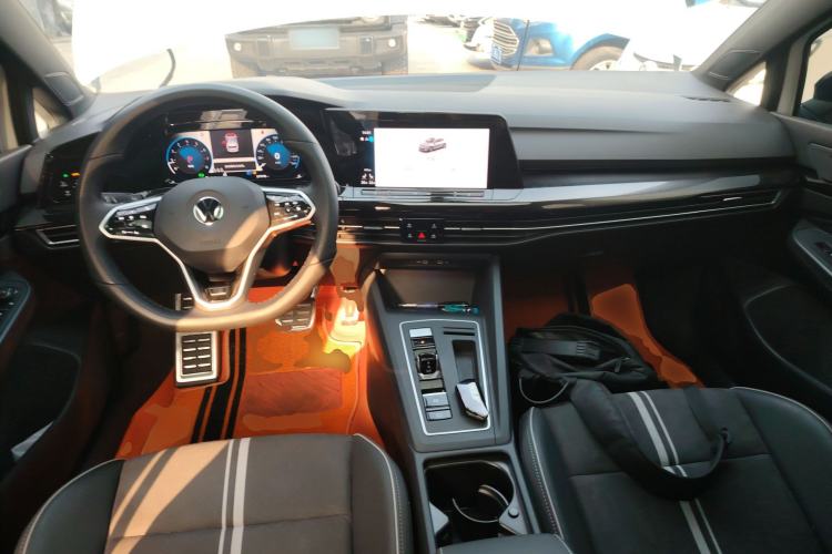 Used Volkswagen Golf 2023 Facelift 280TSI DSG R-Line
