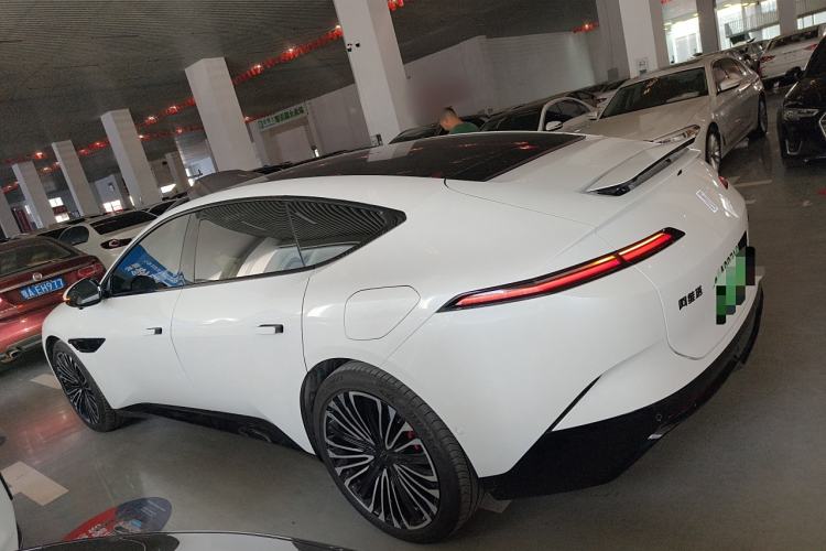 Used  12 2024 700 Three-Laser Rear-Wheel Drive Luxury Edition
