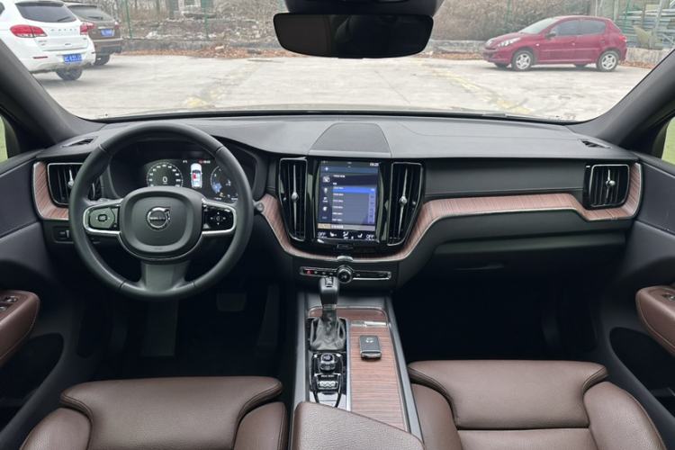 Used Volvo XC60 2021 T5 4x4 Smart Luxury Edition
