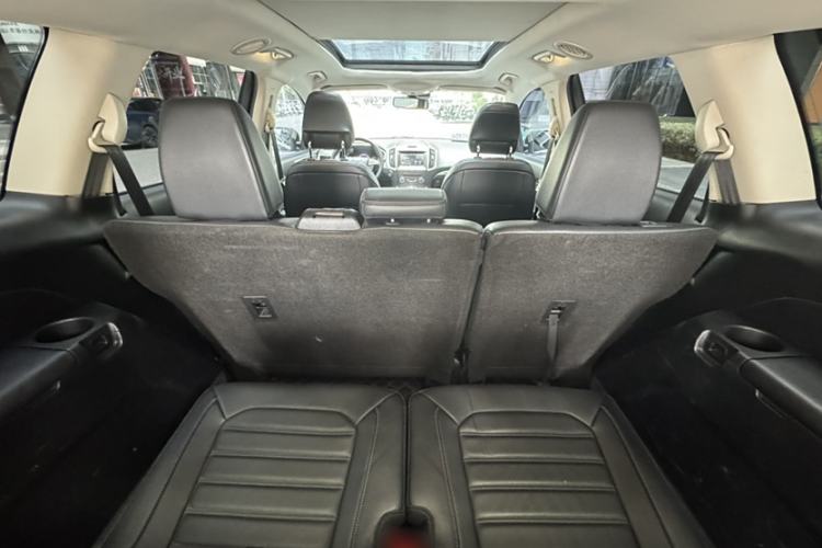 Used Ford Edge 2015 2.0T GTDi Two-Wheel-Drive High-Line Version
