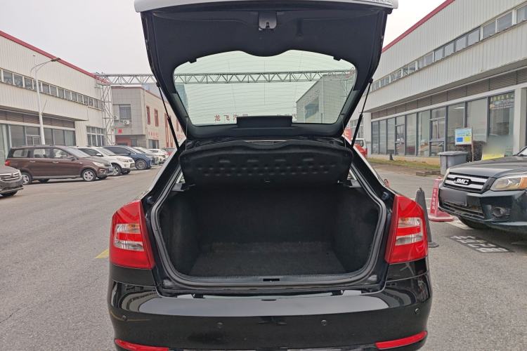 Used Skoda Octavia 2015 Classic Model 1.6L Manual Eado Version
