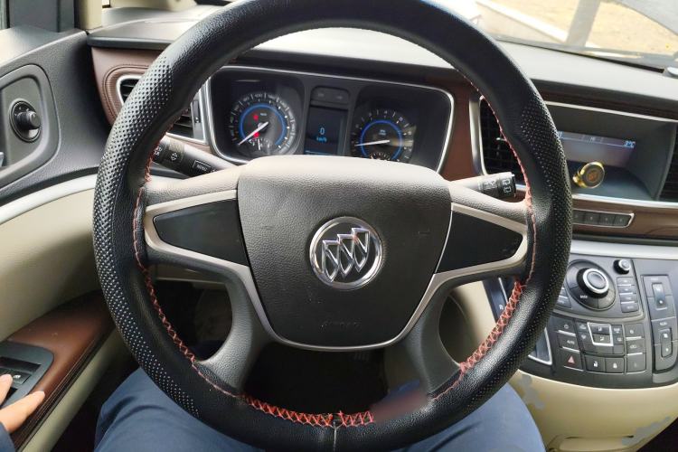 Used Buick GL8 2015 2.4L Luxury Business Premium Edition
