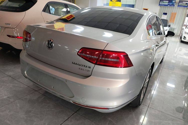 Used Volkswagen Magotan 2017 330TSI DSG Leading Model
