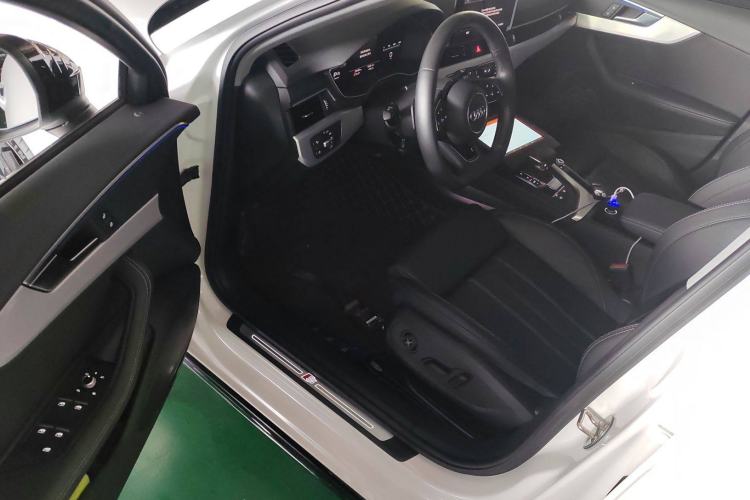 Used Audi A4L 2022 40 TFSI Luxury Dynamic Model
