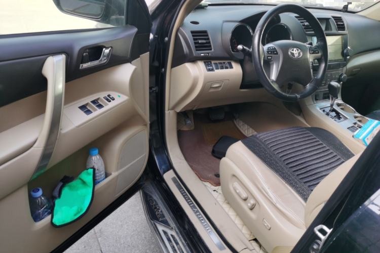 Used Toyota Highlander 2012 2.7L Two-Wheel Drive 7-Seater Luxury Edition
