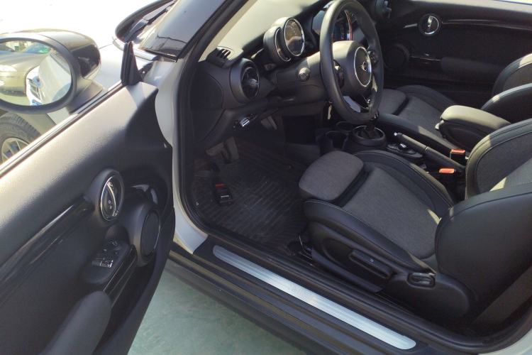 Used  MINI 2019 1.5T COOPER Classic Edition
