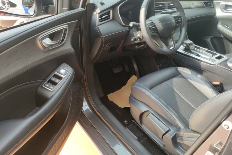 Used Roewe RX5 2023 PLUS 330TGI Automatic Trendsetting Smart Edition
