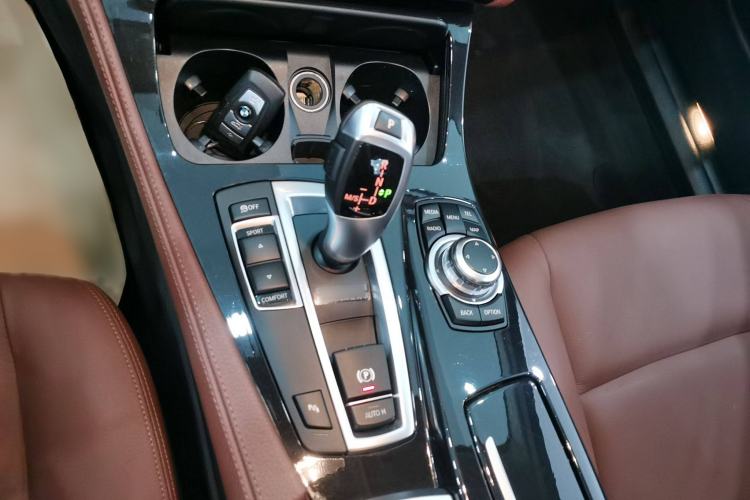 Used BMW 5 Series 2014 520Li Elegant Model
