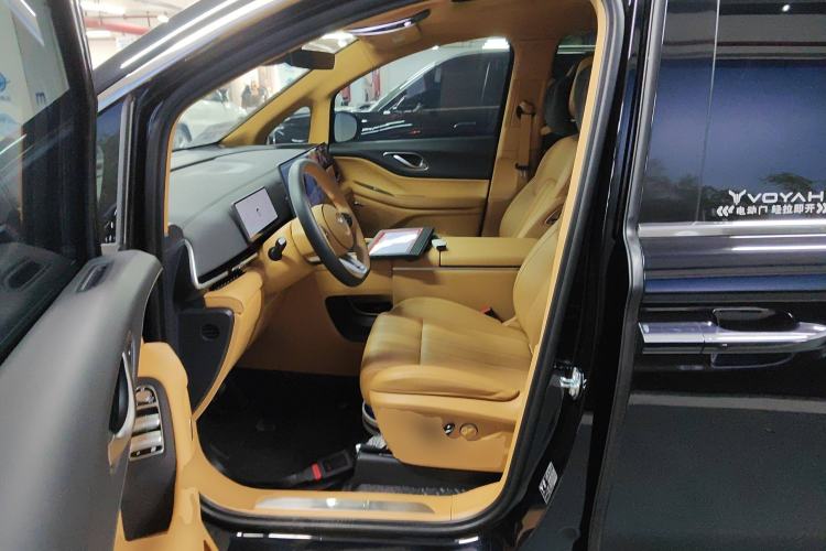 Used VOYAH Dream 2025 PHEV Four-Wheel Drive Excellence Kunpeng Edition
