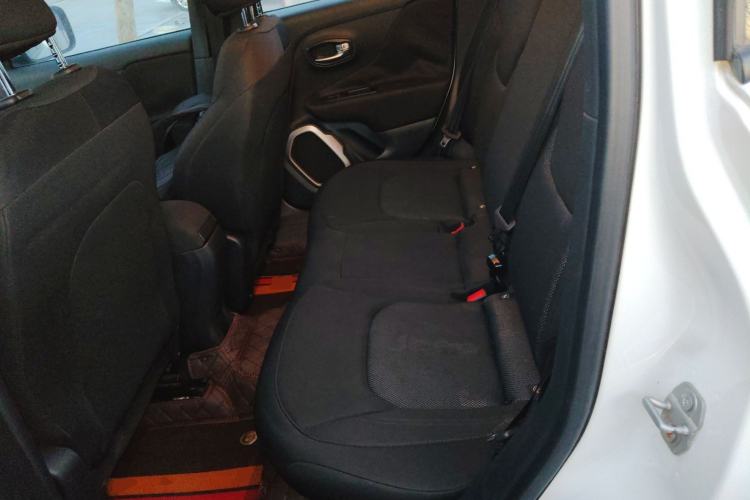 Used  Renegade 2018 Connected Large Screen Version 180T Automatic Kinetic Edition+
