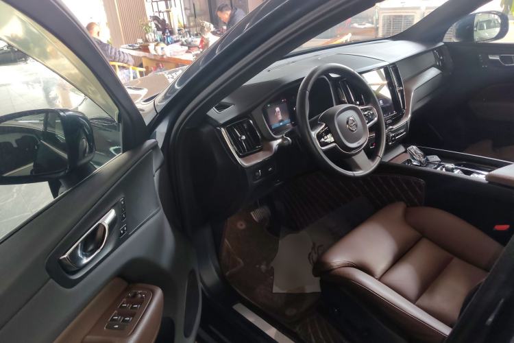 Used Volvo XC60 2022 B5 4x4 Smart Luxury Edition