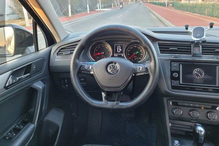Used Volkswagen Tiguan L 2020 330TSI Automatic Two-Wheel Drive Luxury Edition China VI Standard