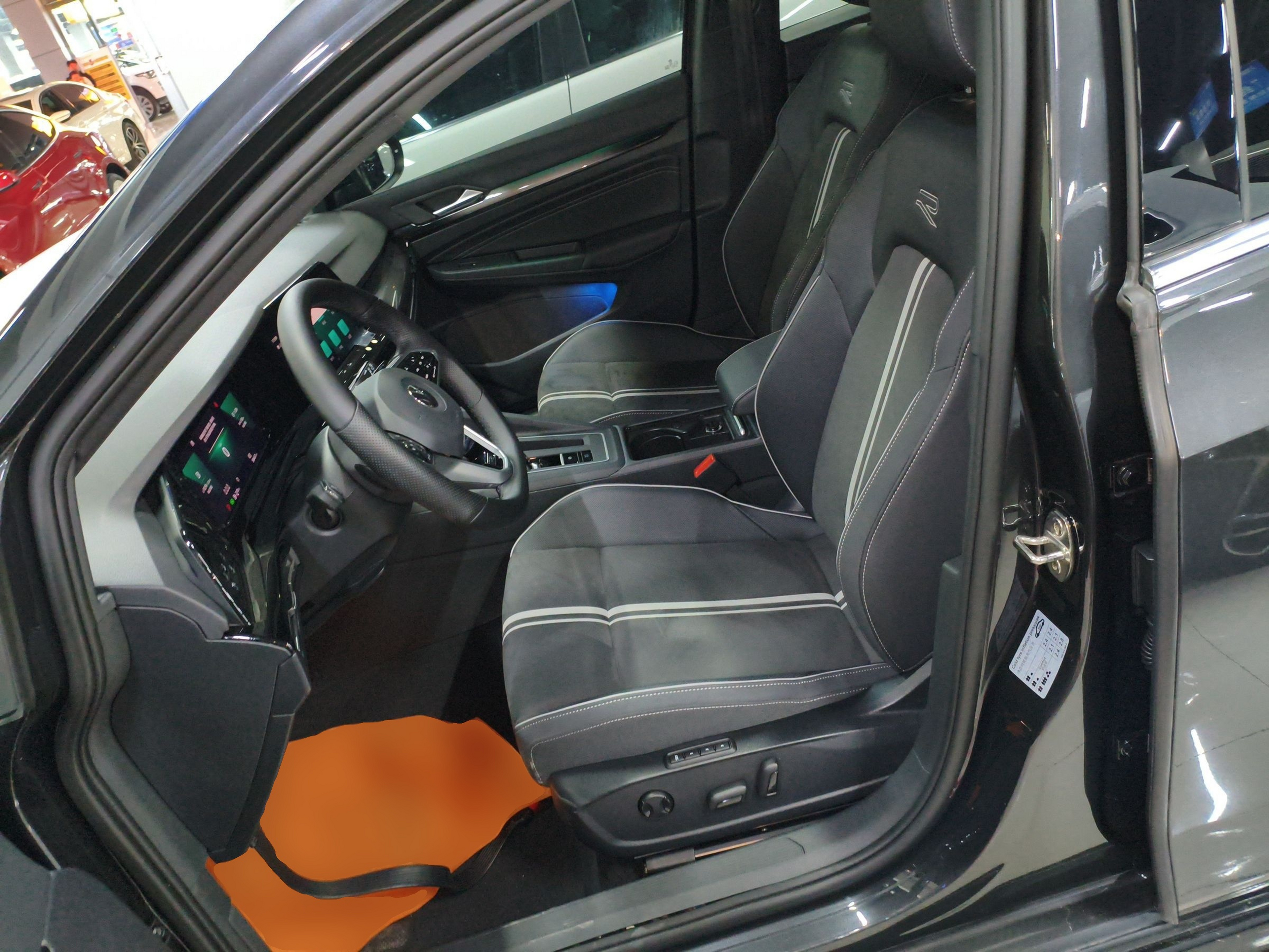 Переднее сиденье в автомобиле