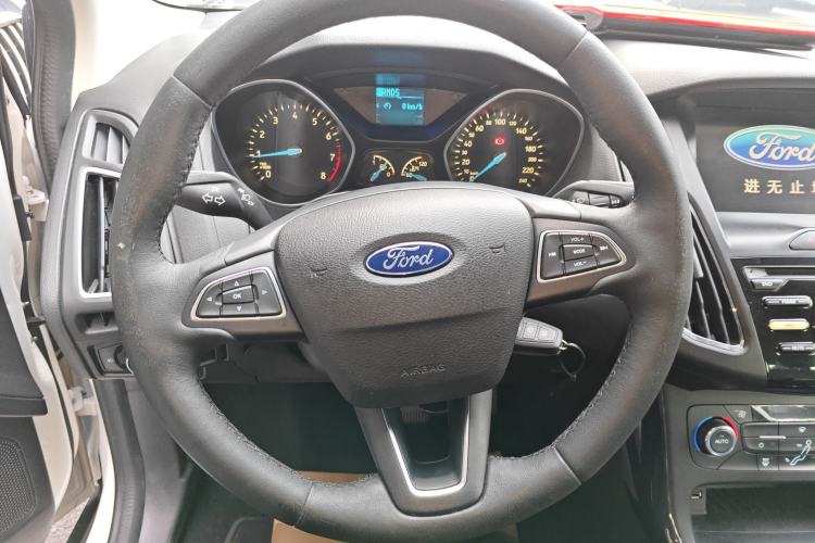 Used Ford Focus 2017 Sedan EcoBoost 125 Automatic Supreme Style SmartDrive Edition
