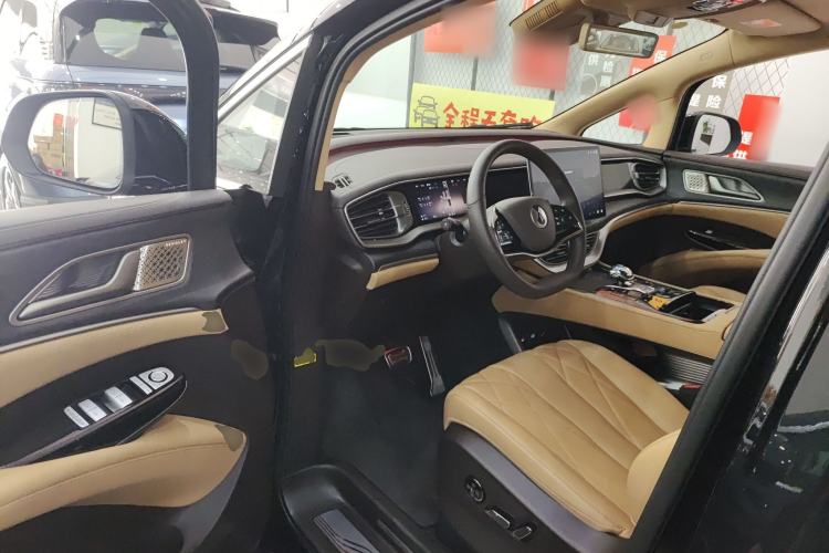 Used Denza D9 2025 DM-i Intelligent Drive 1020 Four-Wheel Drive Flagship Model
