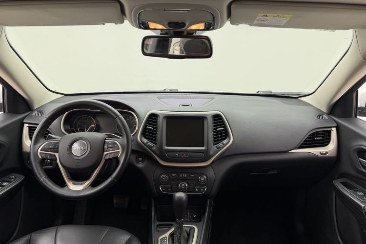 Used  Cherokee 2017 2.0L Superior Edition
