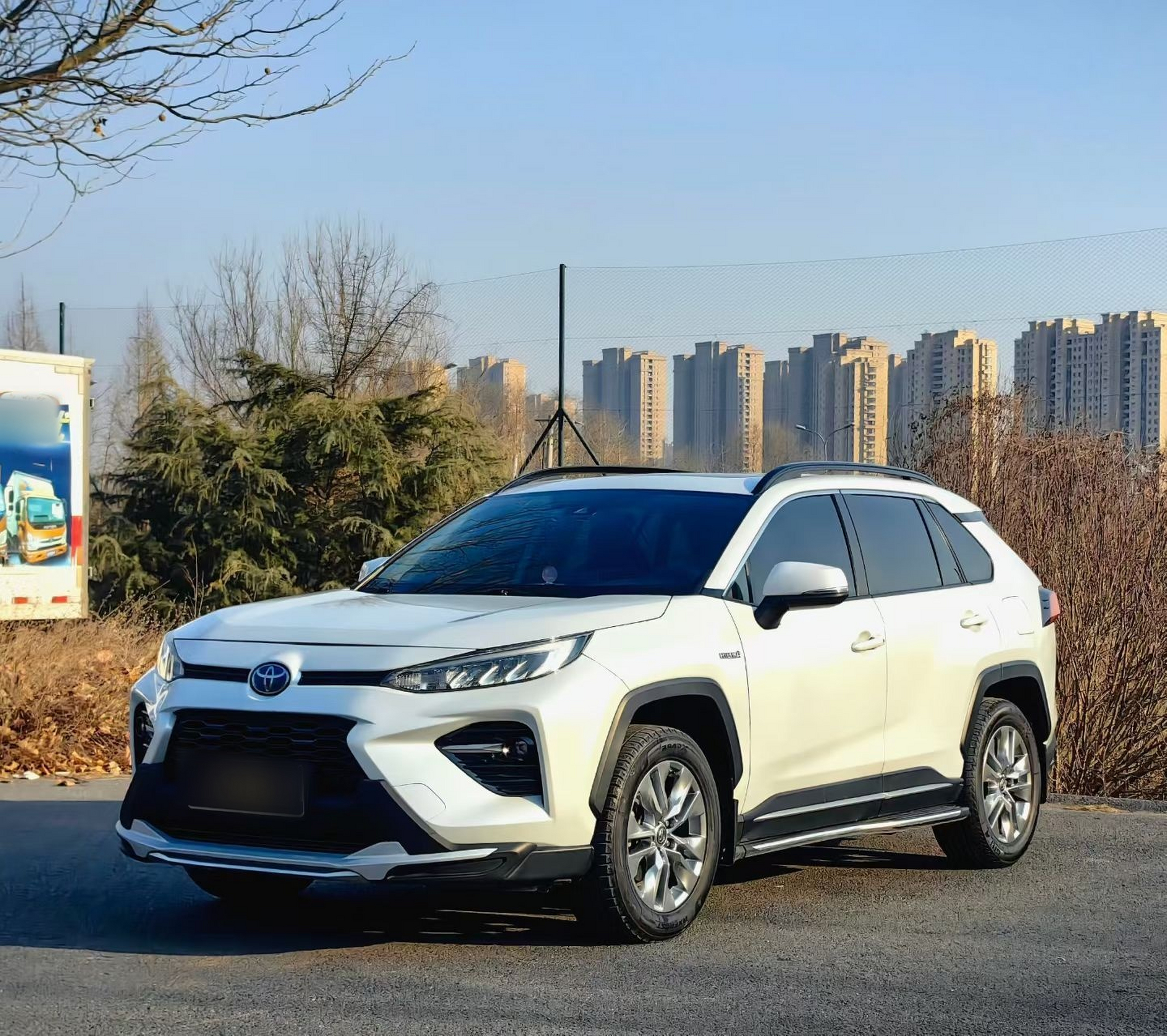 تحت مقدمة السيارة