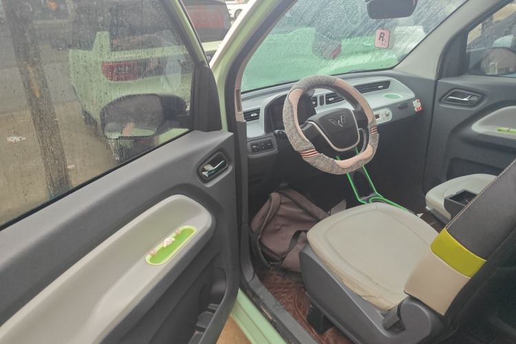Used Wuling Hongguang MINIEV 2021 Macaron Sandwich Model 120 km Lithium Iron Phosphate
