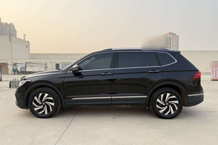 Used Volkswagen Tiguan L 2024 Outstanding Model 300TSI Automatic Two-Wheel Drive Longteng Edition

