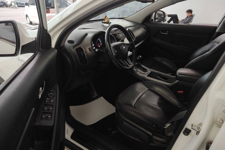 Used Kia Sportage R 2015 2.0L Automatic Two-Wheel Drive DLX Model
