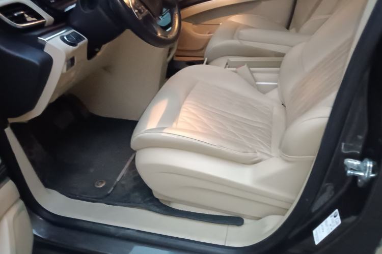 Used Buick GL8 2023 Facelifted Land Cruiser Executive Luxury Version