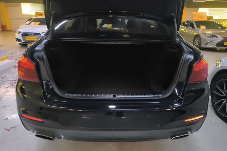 Used BMW 5 Series 2019 Facelifted 530Li Leading Edition M Sport Package