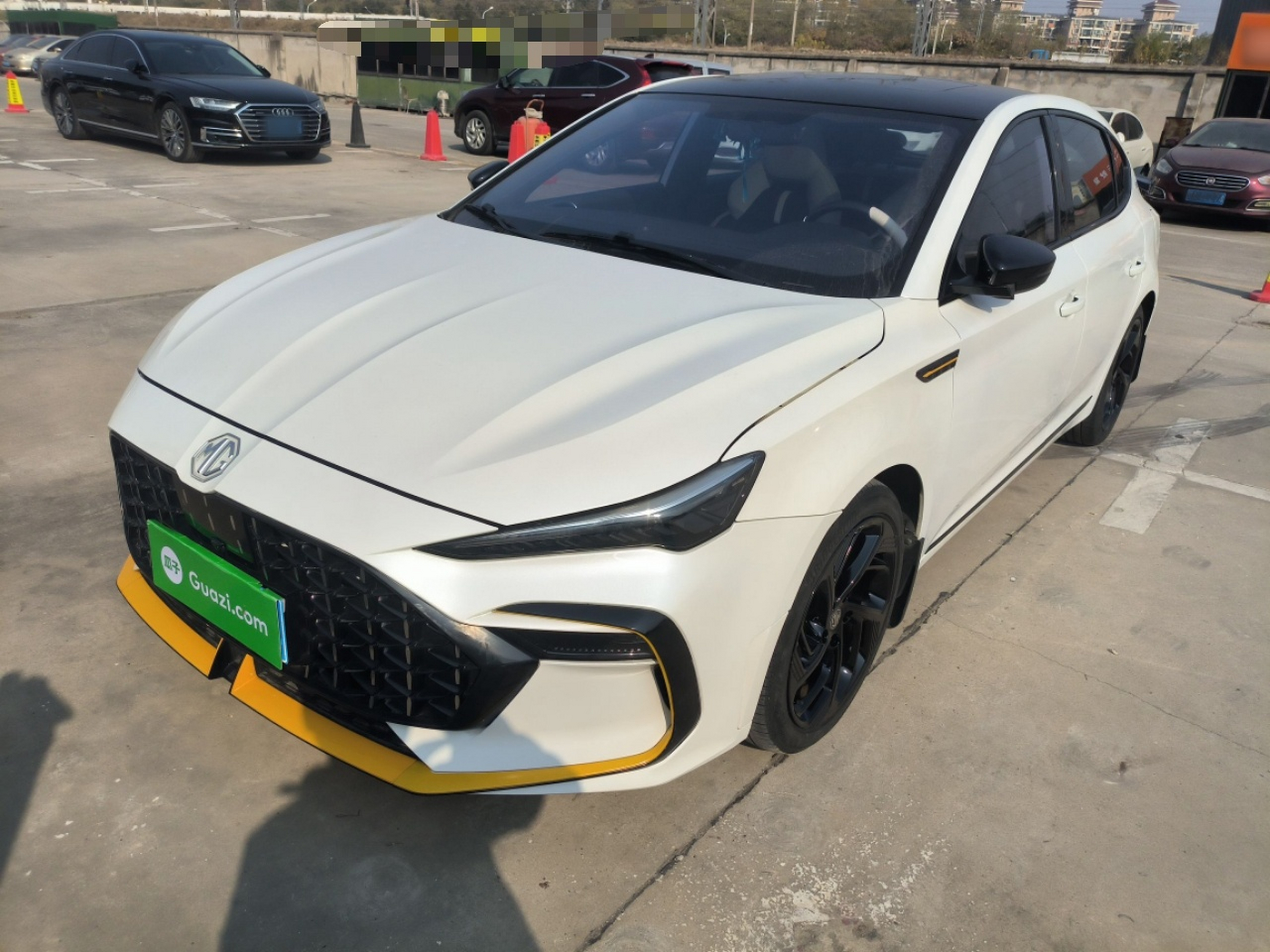 Под передней частью автомобиля