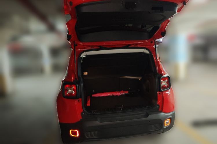 Used  Renegade 2019 220T Automatic Leading Edition
