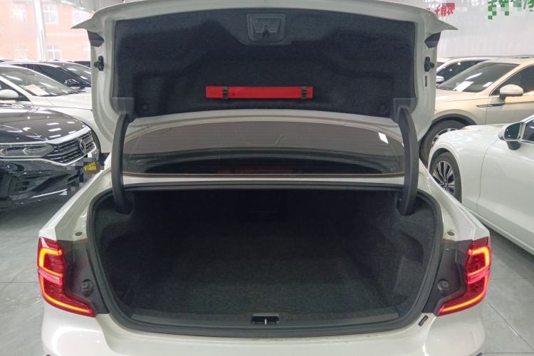 Used Volvo S60 2024 B4 Zhiyuan Luxury Edition