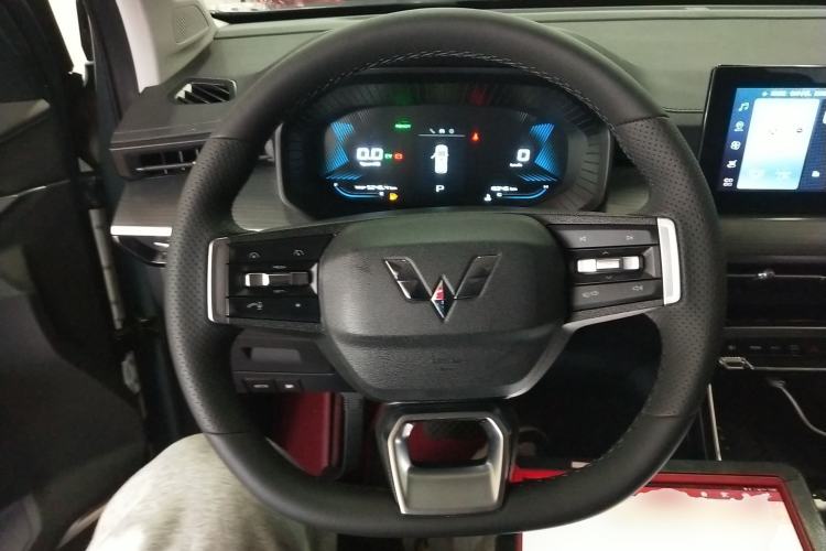 Used Wuling Asta 2022 2.0L DHT Electric-Speed Version
