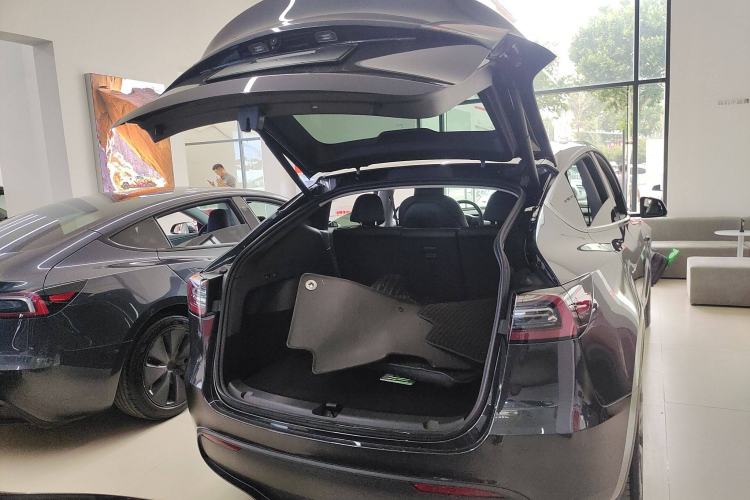 Used Tesla Model Y 2024 Rear-Wheel-Drive Version
