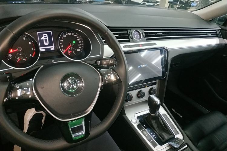 Used Volkswagen Magotan 2017 280TSI DSG Comfort Model
