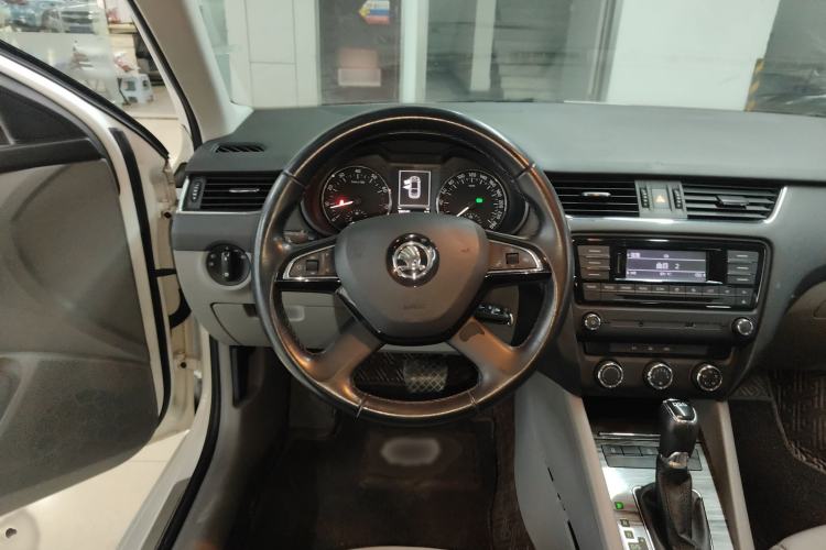 Used Skoda Octavia 2015 1.4TSI DSG Yijun Edition
