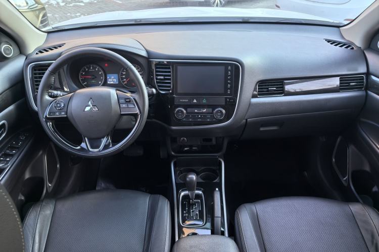 Used Mitsubishi Outlander 2018 2.0L Two-Wheel Drive Glory Edition 5 Seats