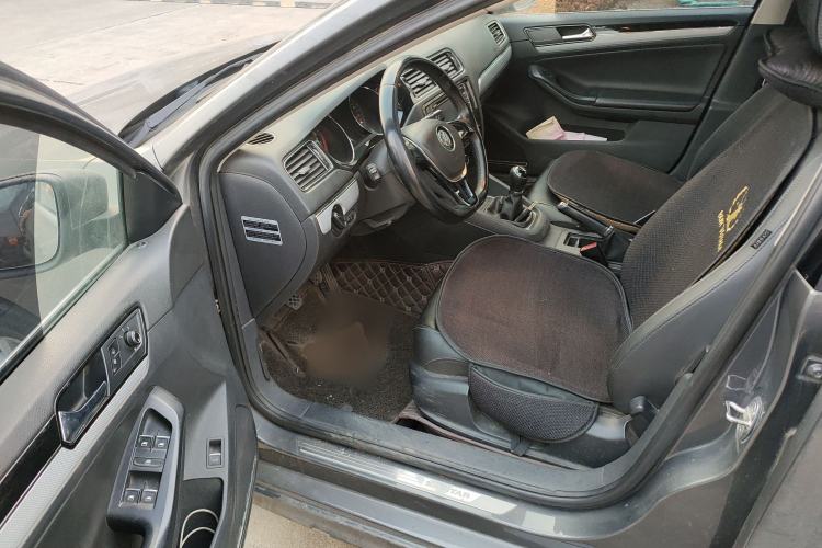 Used Volkswagen Sagitar 2015 1.6L Manual Comfort Model