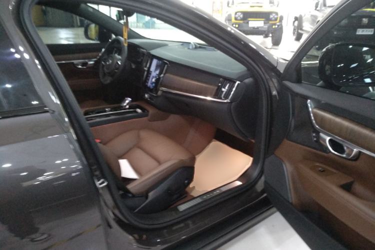 Used Volvo V90 2024 Cross Country B5 AWD Smart Range Edition