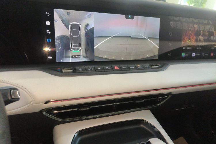 Used VOYAH FREE 2025 318 259 km All-Wheel-Drive Exploration Edition
