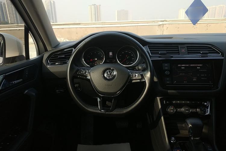 Used Volkswagen Tiguan L 2019 330TSI Automatic Two-Wheel Drive Smart Luxury Version China V Emission Standard