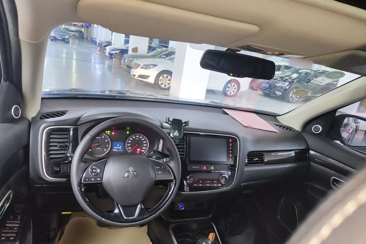 Used Mitsubishi Outlander 2018 2.0L Two-Wheel Drive Glory Edition 5 Seats
