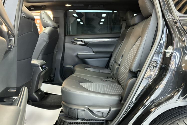 Used Toyota Crown Land Cruiser 2022 2.5L HEV Four-Wheel Drive Premium Edition
