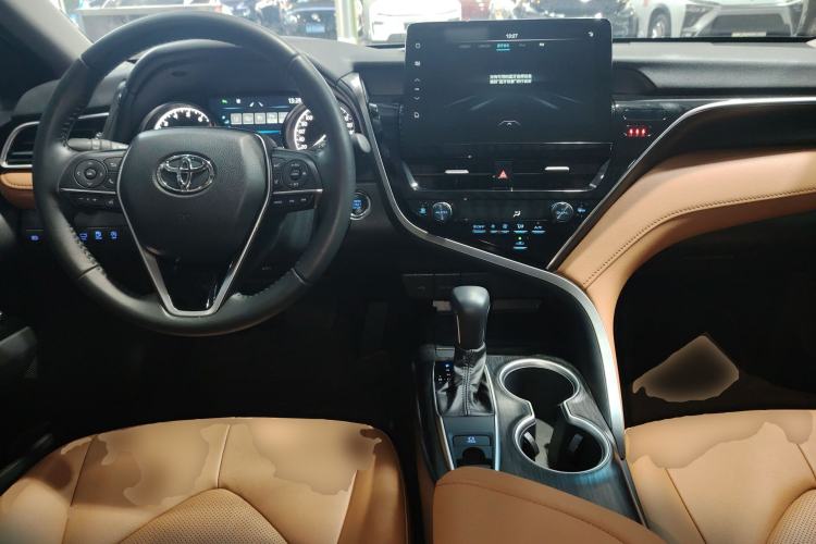 Used Toyota Camry 2023 2.0G Luxury Edition
