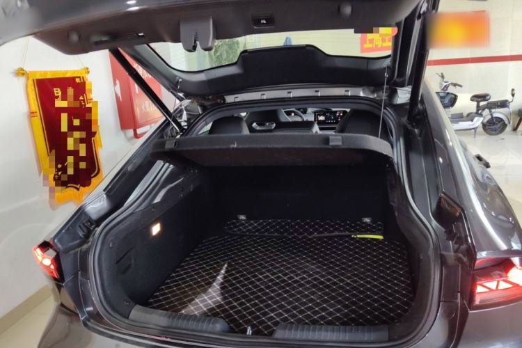 Used Changan UNI-V iDD 2024 Blue Whale Smart Electric iDD 136km ZhiKu Model
