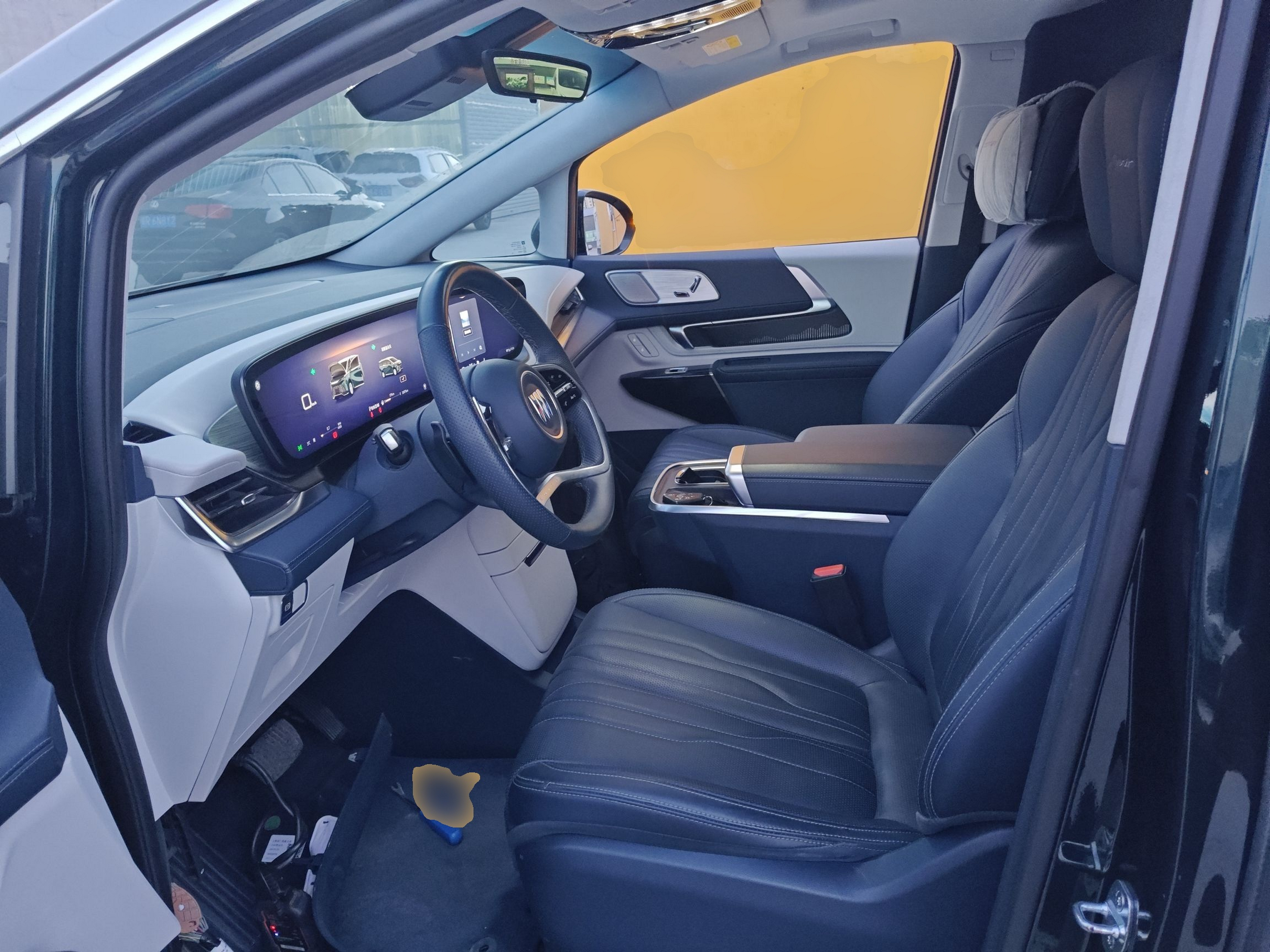 المقاعد الأمامية داخل السيارة