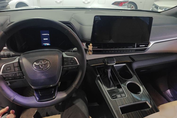 Used Toyota Sienna 2023 2.5L Hybrid Deluxe Edition
