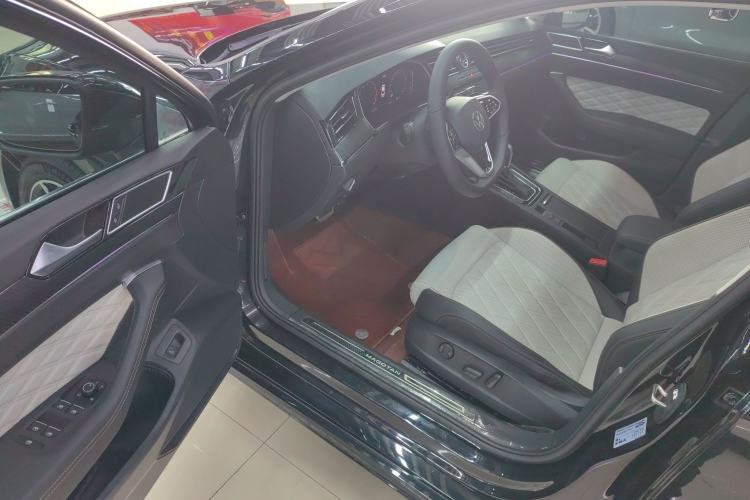 Used Volkswagen Magotan 2025 Zhongxiang Version 330TSI DSG Luxury Edition
