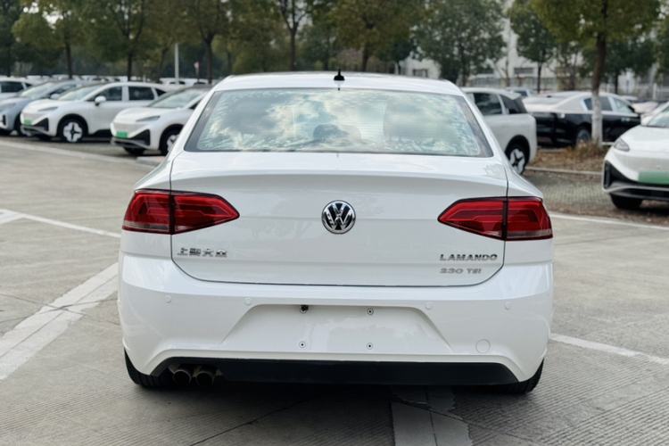 Used Volkswagen Lamando 2015 230TSI DSG Fashion Edition
