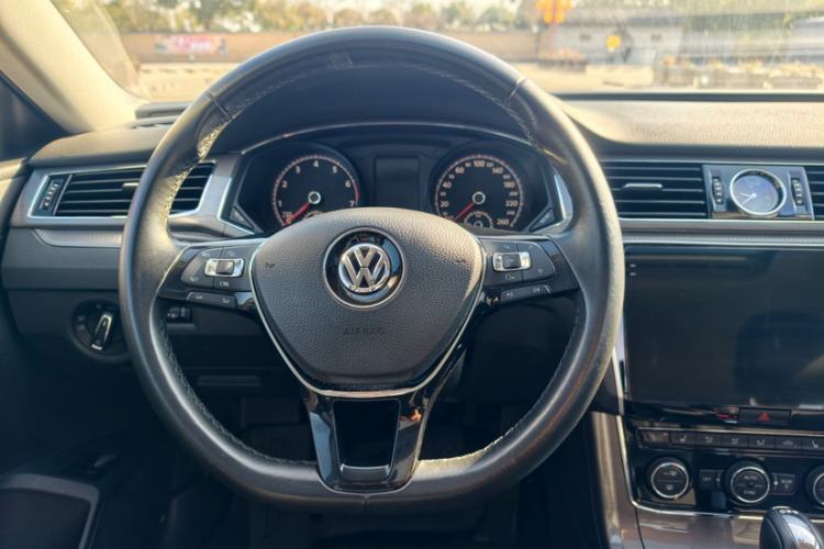 Used Volkswagen Passat 2017 280TSI DSG Luxury Edition
