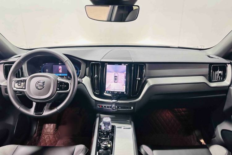 Used Volvo XC60 New Energy 2025 Plug-in Hybrid Long-Range All-Wheel Drive Zhiyuan Extreme Night Black Edition
